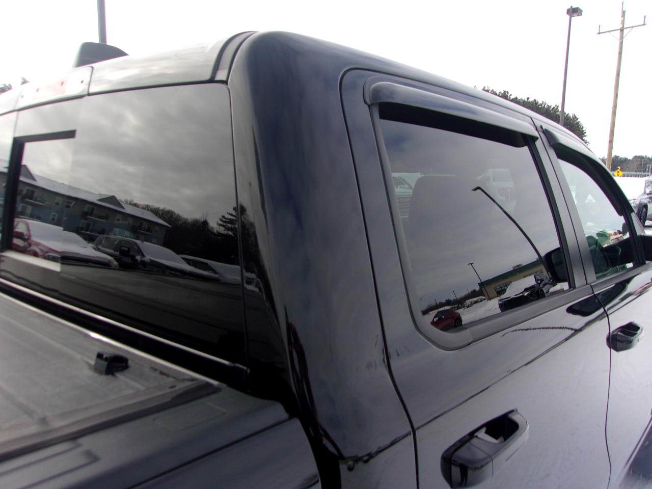 RAM 1500 Laramie 4x4 Crew Cab 5'7" Box 2022