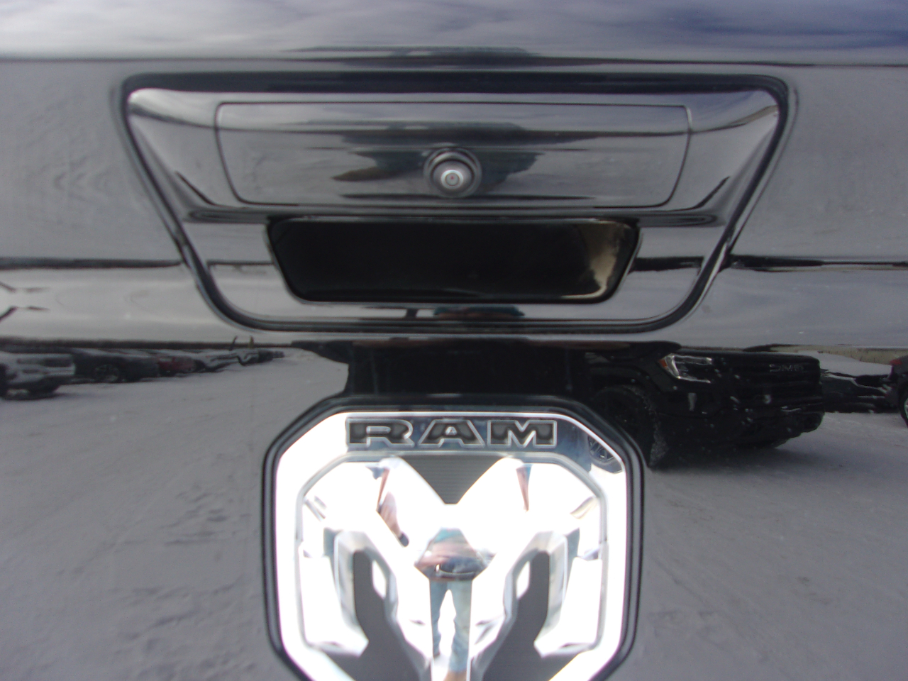 RAM 1500 Laramie 4x4 Crew Cab 5'7" Box 2022