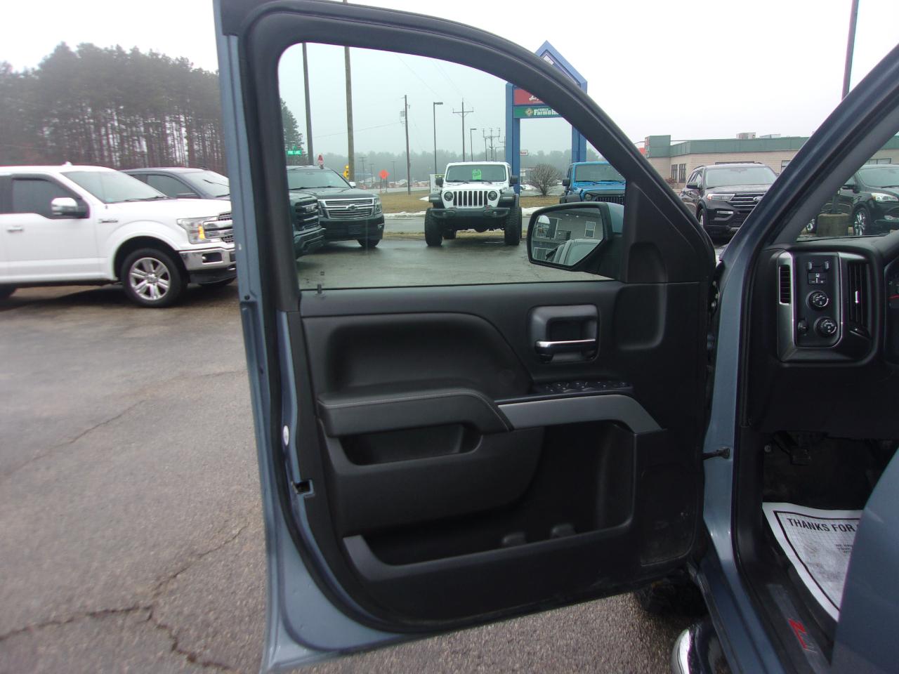 Chevrolet Silverado 1500 4WD Double Cab 143.5" LT w/2LT 2015