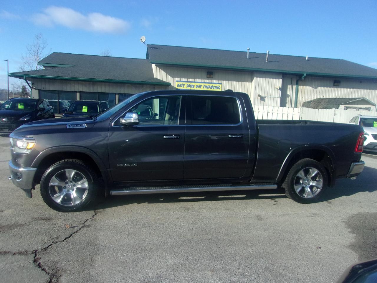 RAM 1500 Laramie 4x4 Crew Cab 6'4" Box 2020