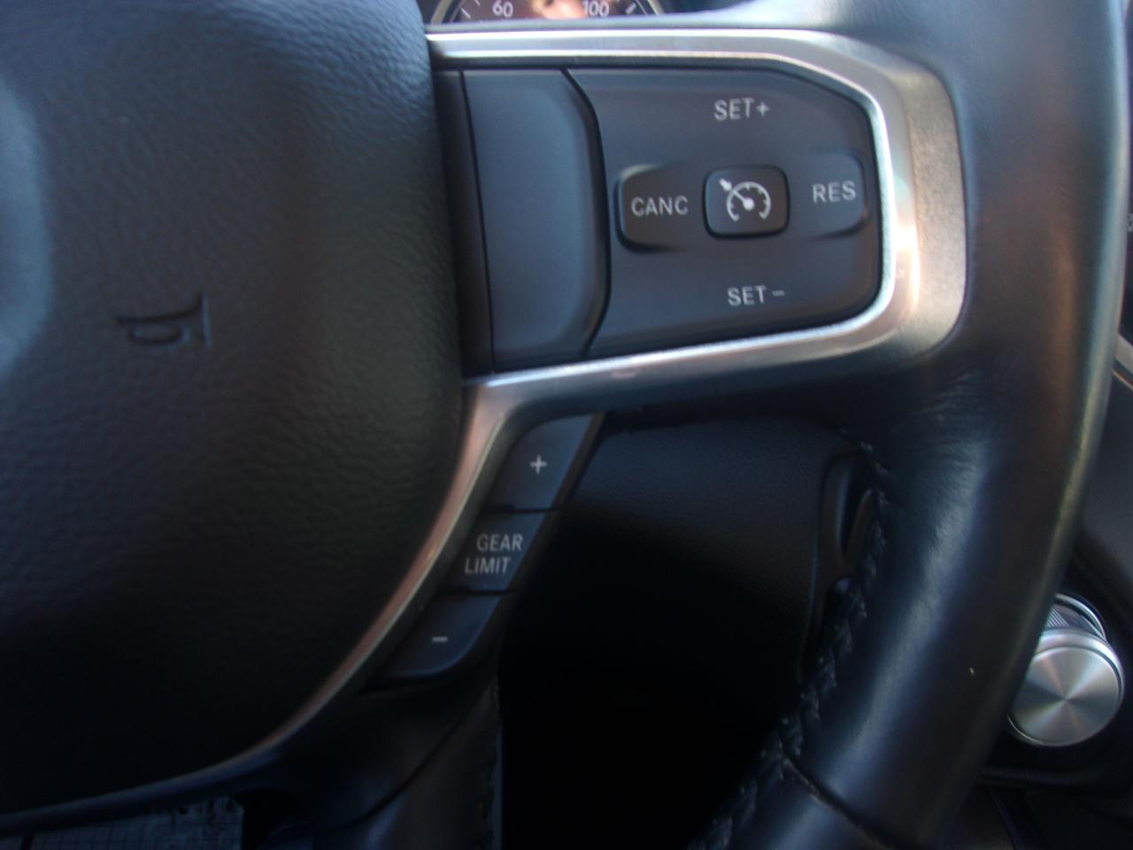 RAM 1500 Laramie 4x4 Crew Cab 6'4" Box 2020