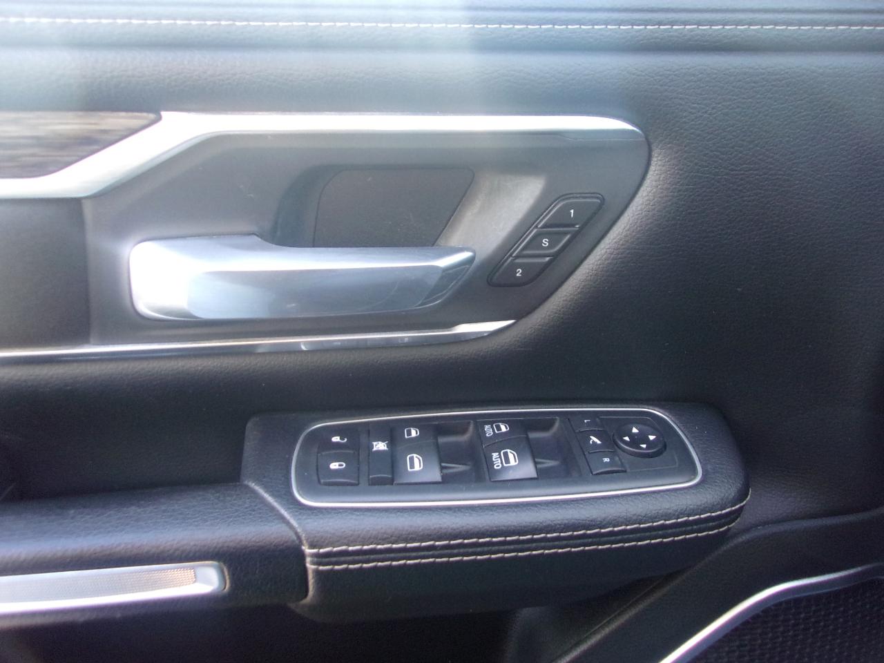 RAM 1500 Laramie 4x4 Crew Cab 6'4" Box 2020