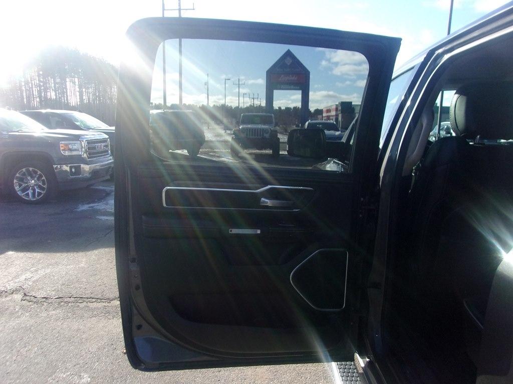 RAM 1500 Laramie 4x4 Crew Cab 6'4" Box 2020