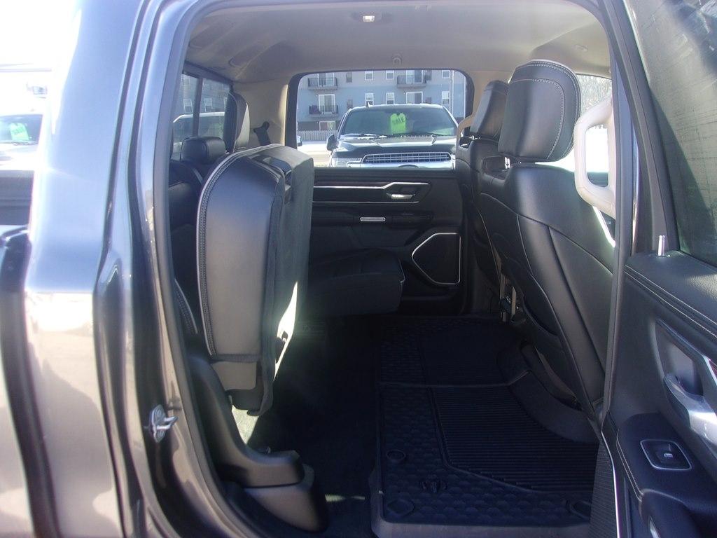 RAM 1500 Laramie 4x4 Crew Cab 6'4" Box 2020