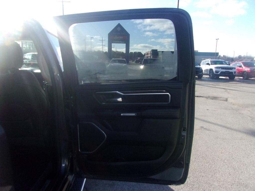 RAM 1500 Laramie 4x4 Crew Cab 6'4" Box 2020