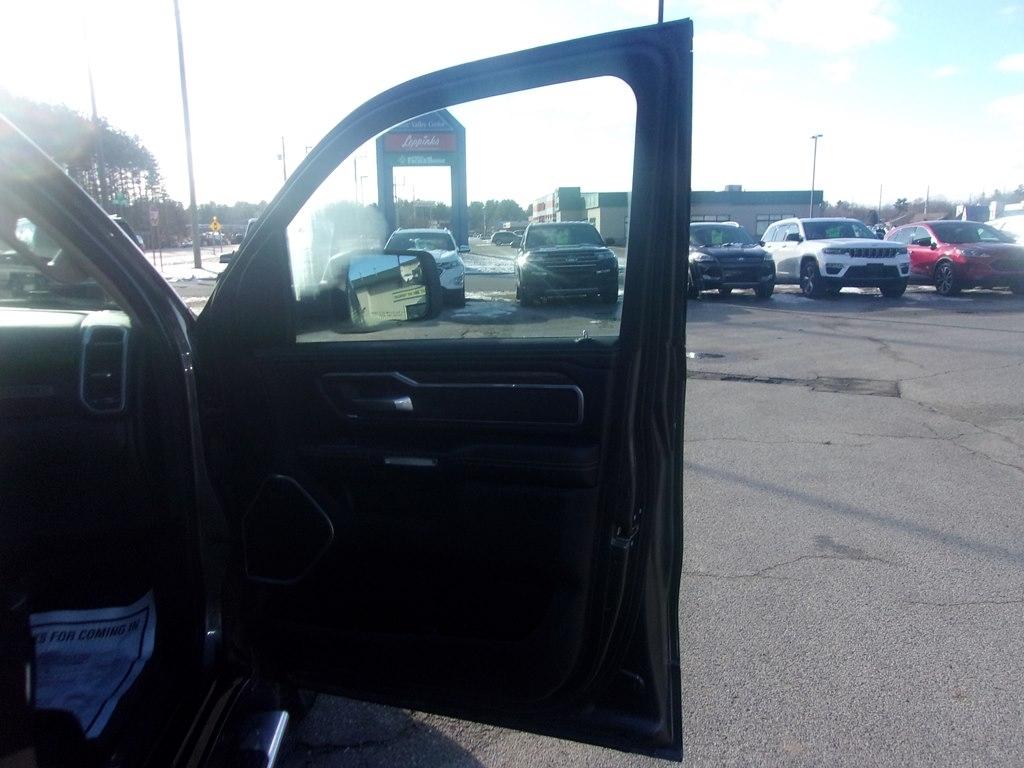 RAM 1500 Laramie 4x4 Crew Cab 6'4" Box 2020