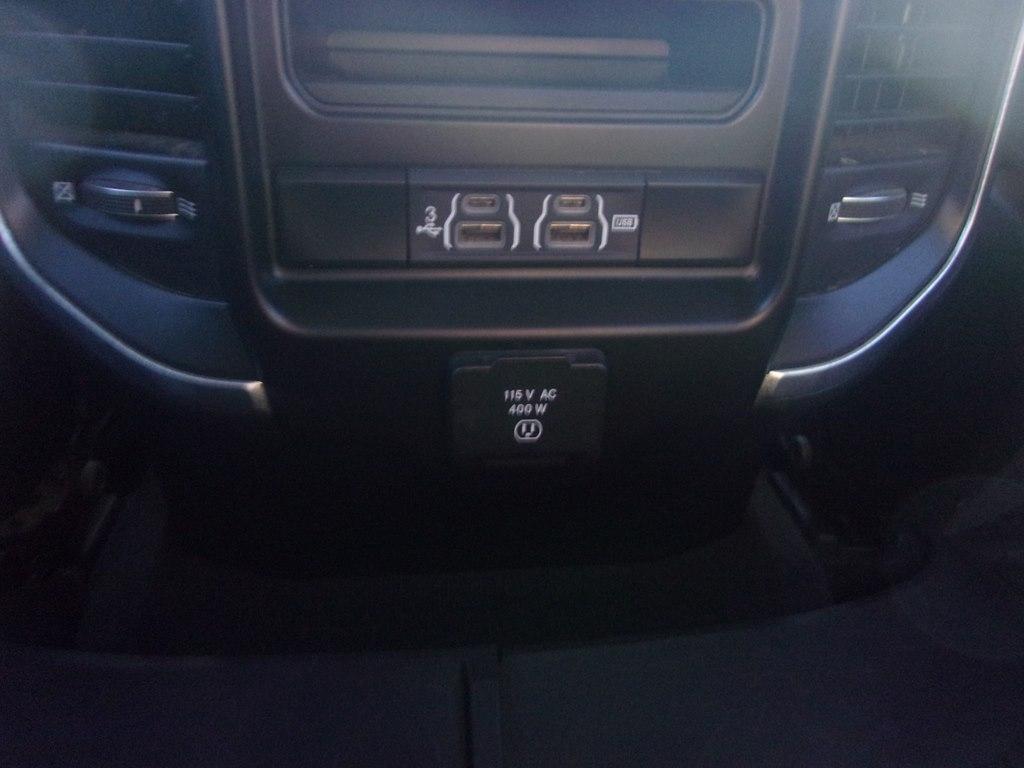 RAM 1500 Laramie 4x4 Crew Cab 6'4" Box 2020