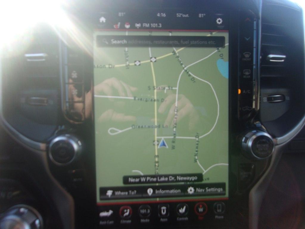 RAM 1500 Laramie 4x4 Crew Cab 6'4" Box 2020