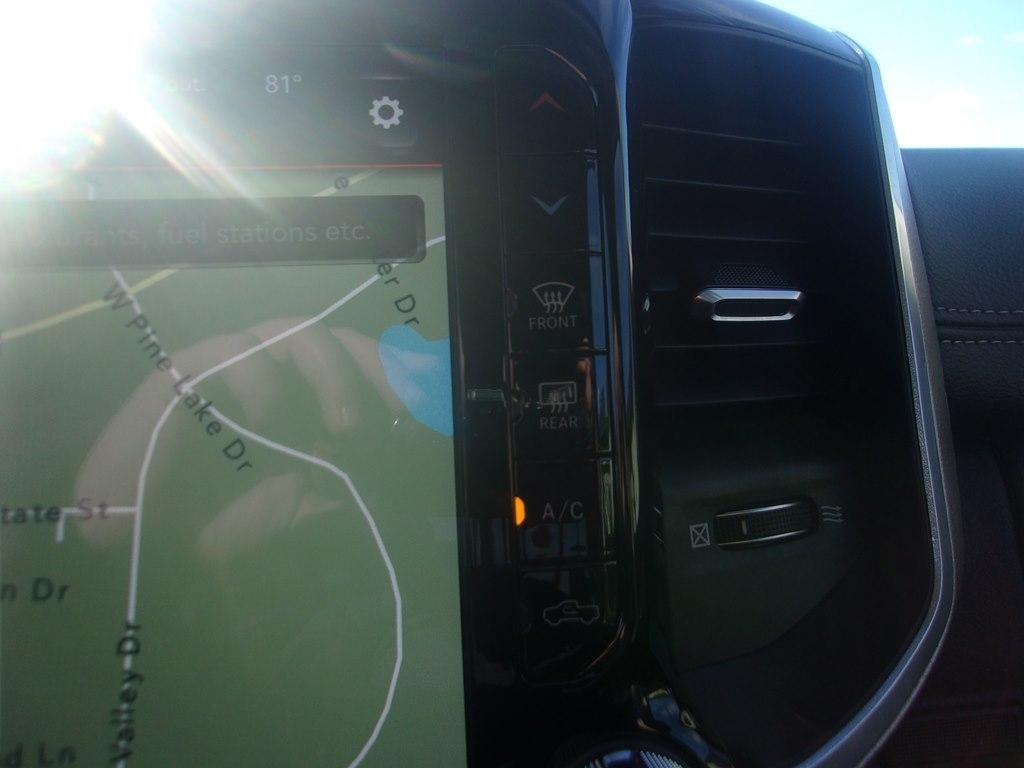 RAM 1500 Laramie 4x4 Crew Cab 6'4" Box 2020