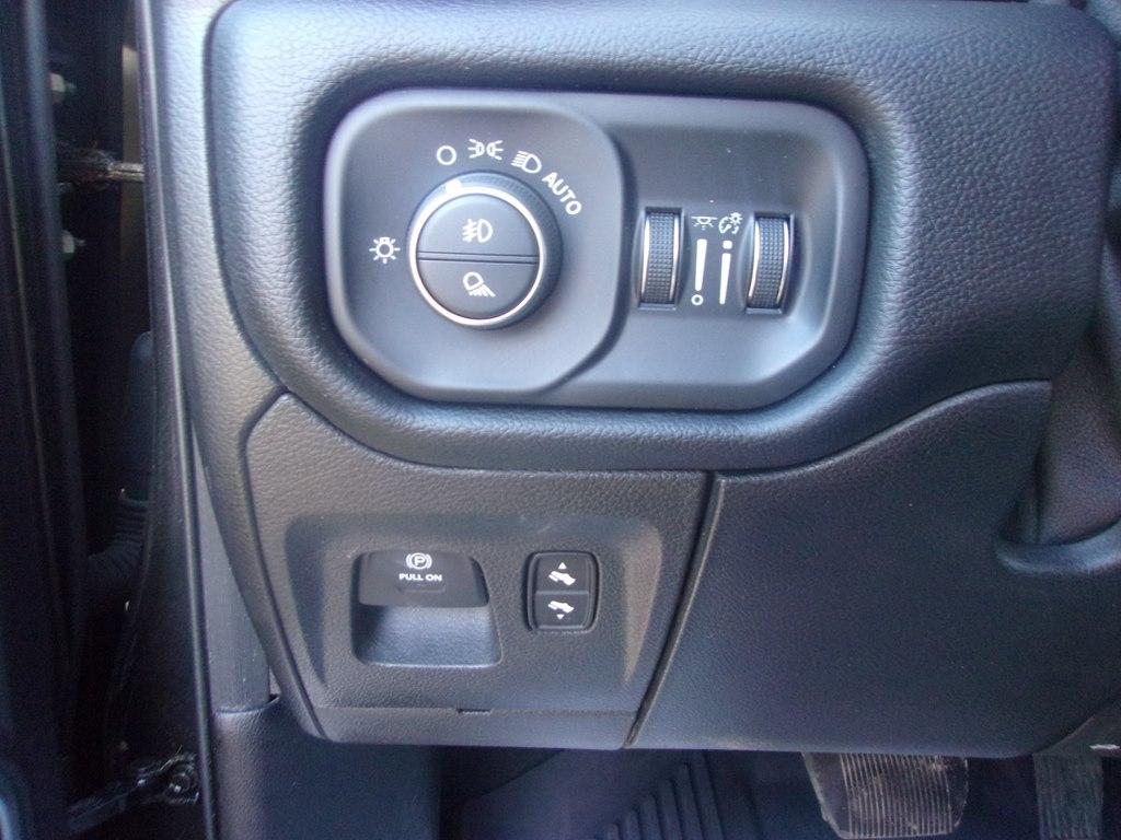 RAM 1500 Laramie 4x4 Crew Cab 6'4" Box 2020