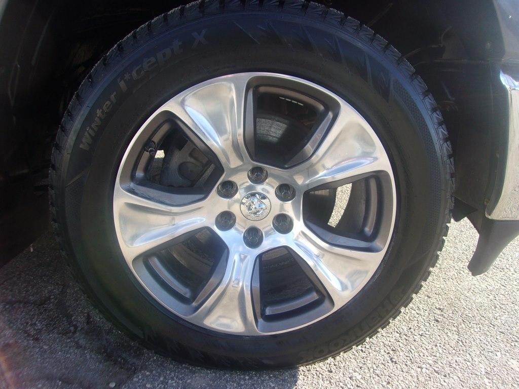 RAM 1500 Laramie 4x4 Crew Cab 6'4" Box 2020