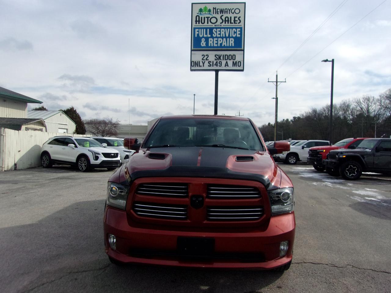 RAM 1500 4WD Crew Cab 140.5" Sport 2017