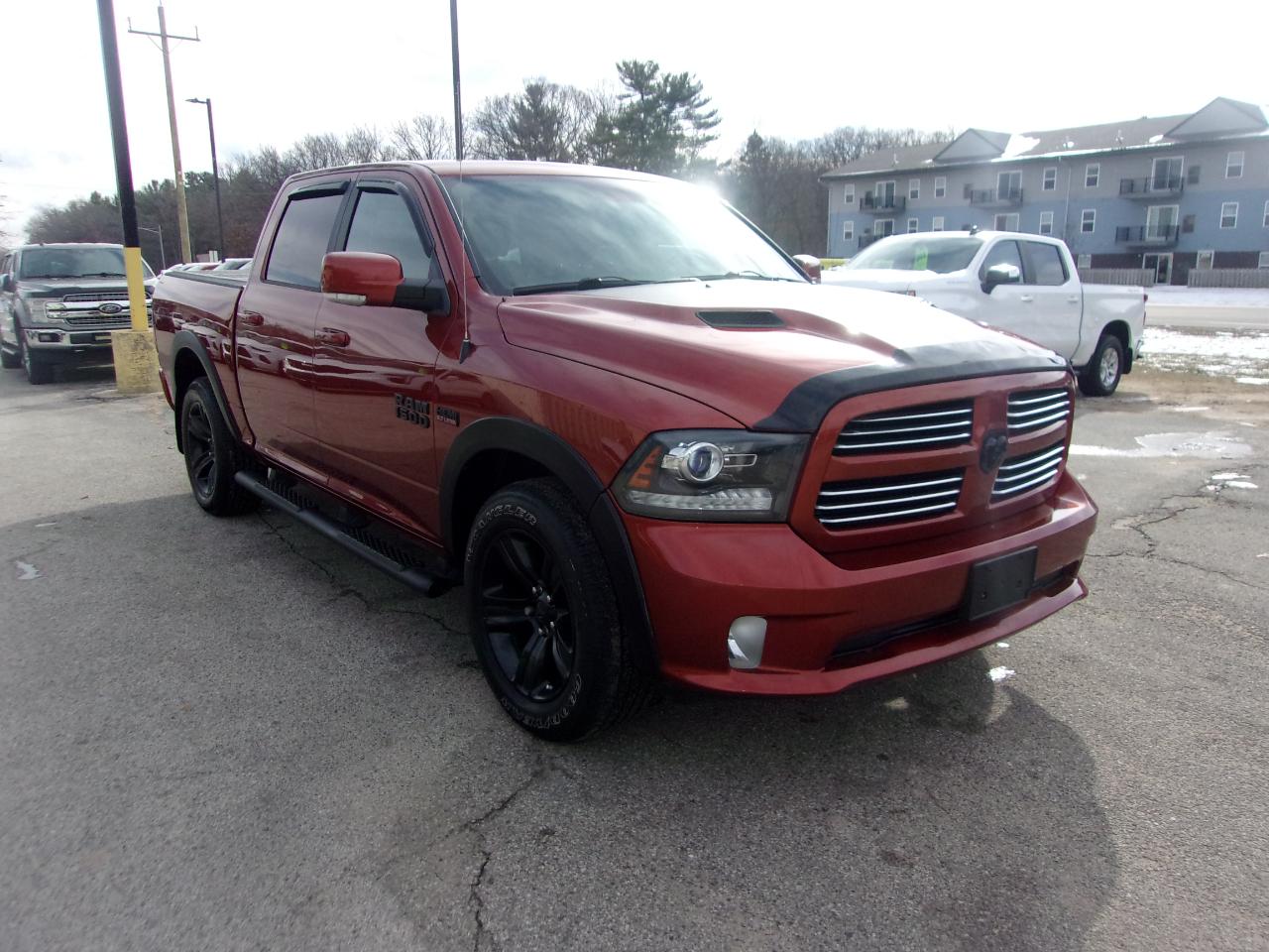 RAM 1500 4WD Crew Cab 140.5" Sport 2017