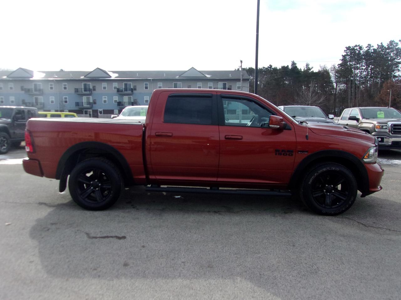 RAM 1500 4WD Crew Cab 140.5" Sport 2017
