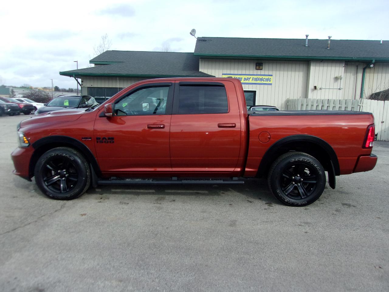RAM 1500 4WD Crew Cab 140.5" Sport 2017