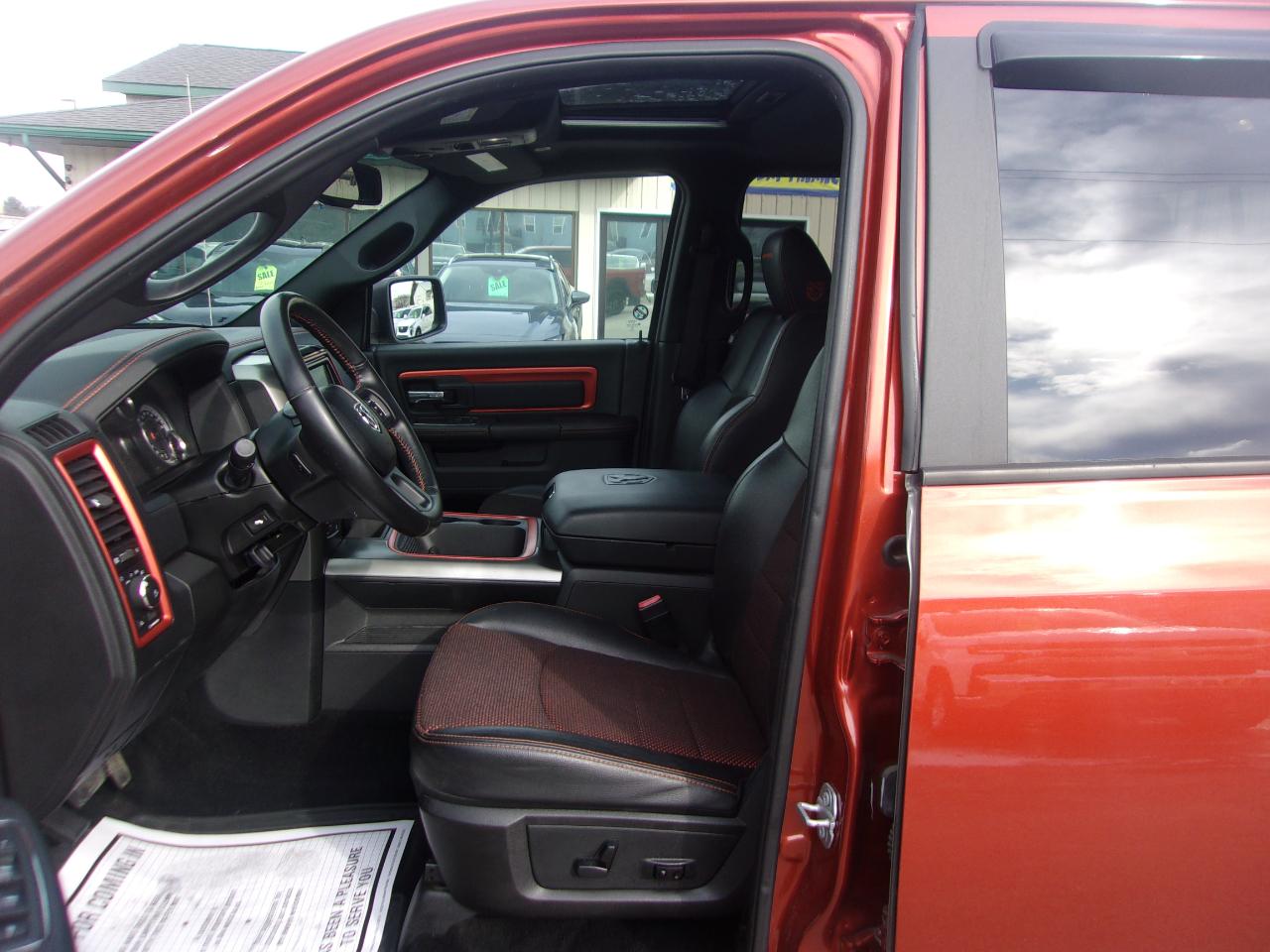 RAM 1500 4WD Crew Cab 140.5" Sport 2017