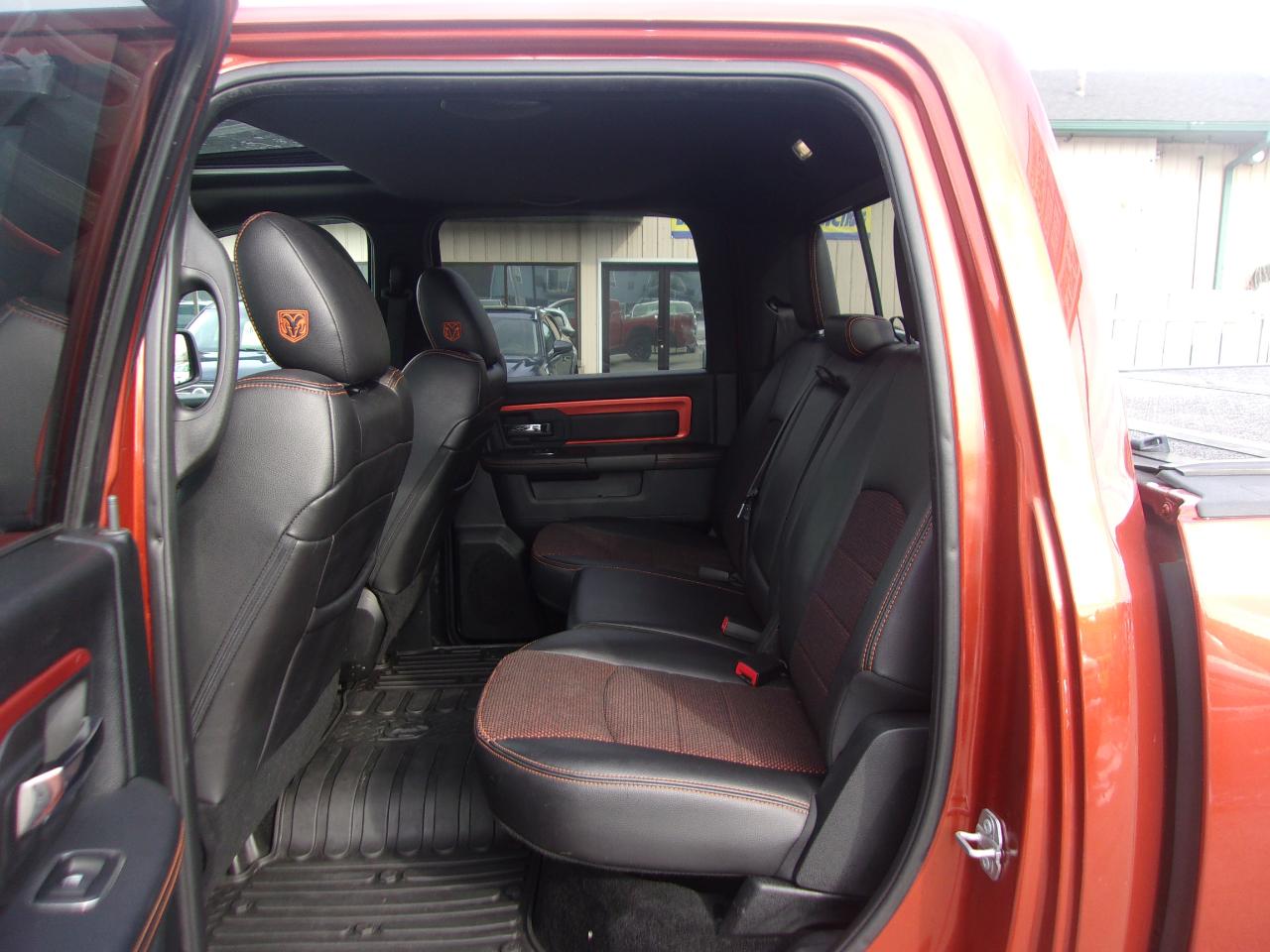 RAM 1500 4WD Crew Cab 140.5" Sport 2017