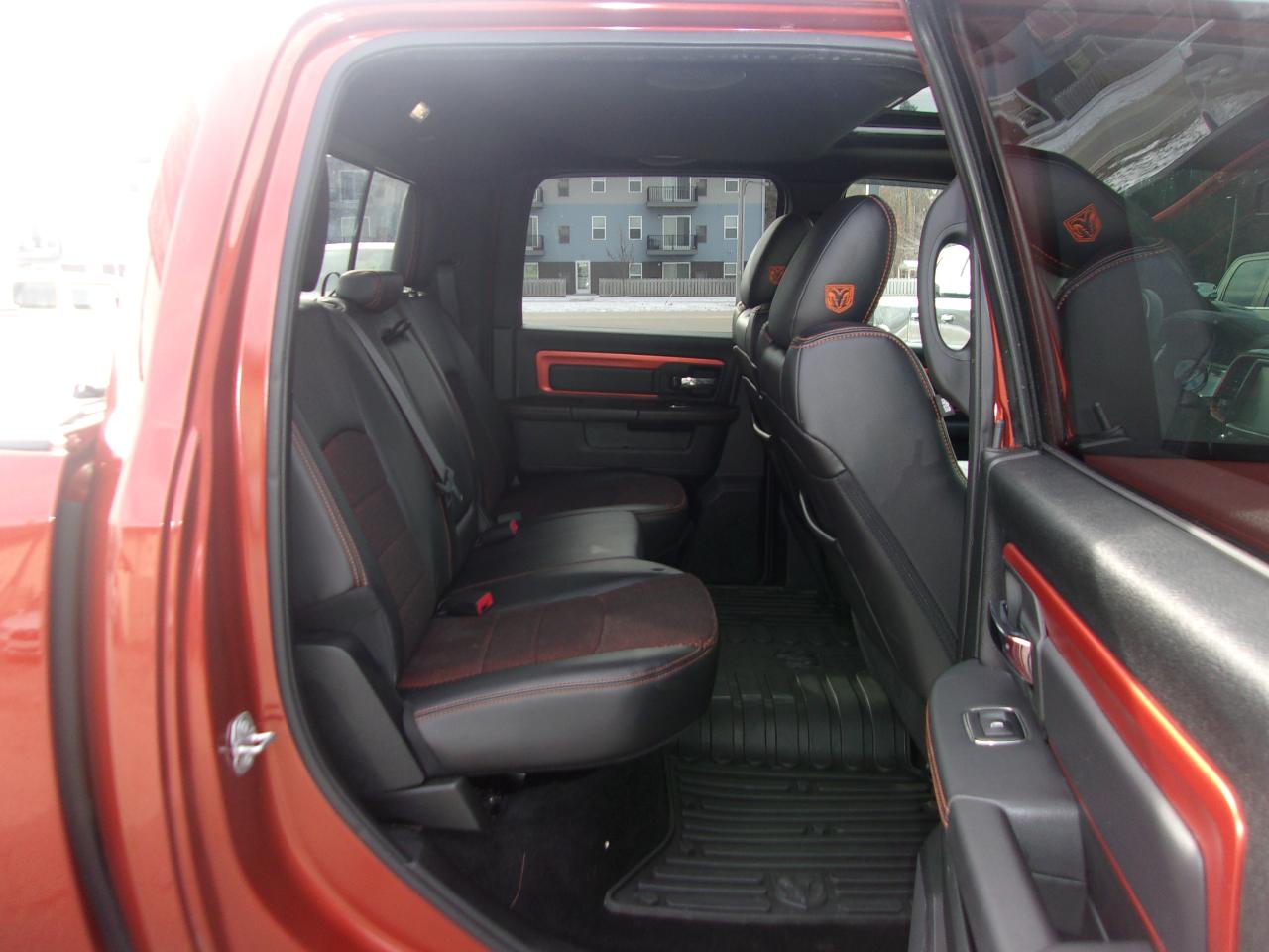 RAM 1500 4WD Crew Cab 140.5" Sport 2017