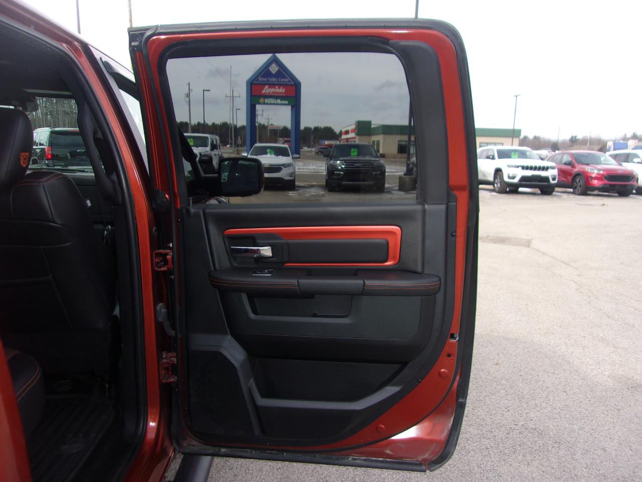 RAM 1500 4WD Crew Cab 140.5" Sport 2017