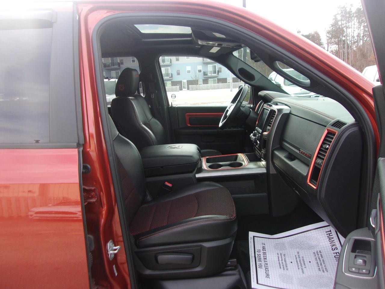 RAM 1500 4WD Crew Cab 140.5" Sport 2017