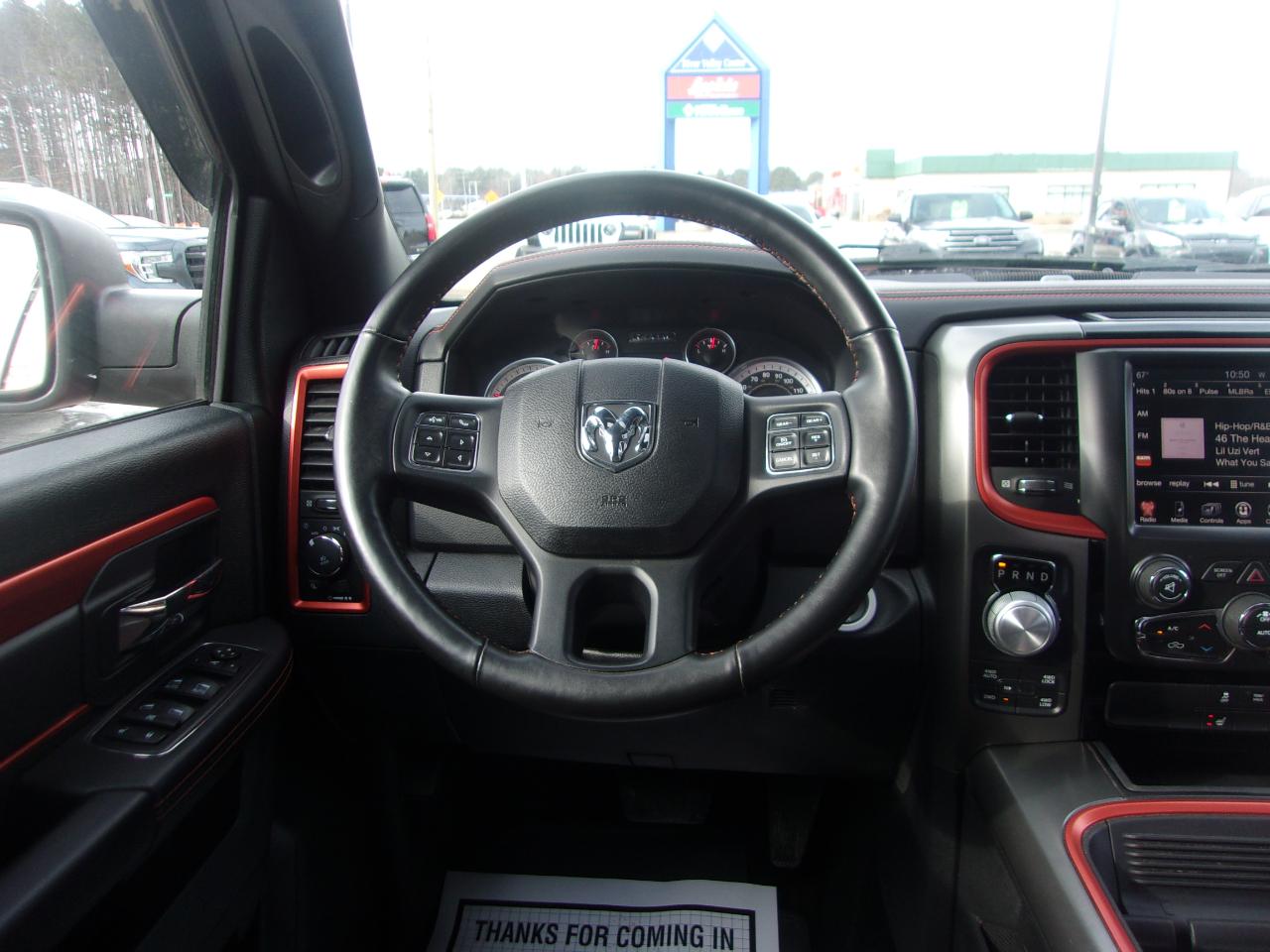 RAM 1500 4WD Crew Cab 140.5" Sport 2017