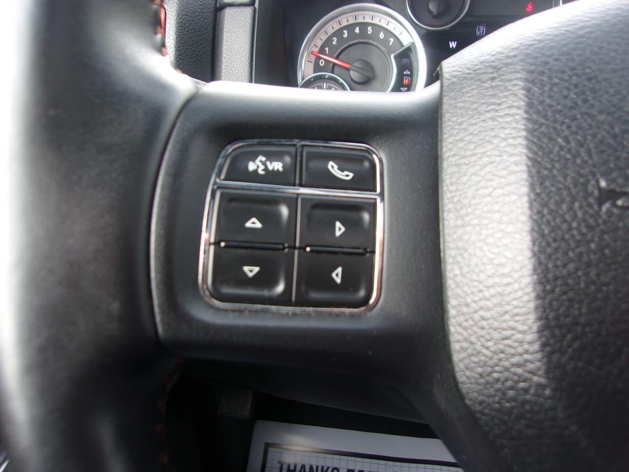 RAM 1500 4WD Crew Cab 140.5" Sport 2017