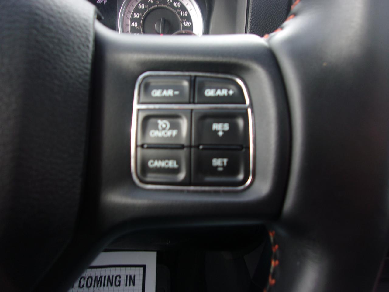 RAM 1500 4WD Crew Cab 140.5" Sport 2017