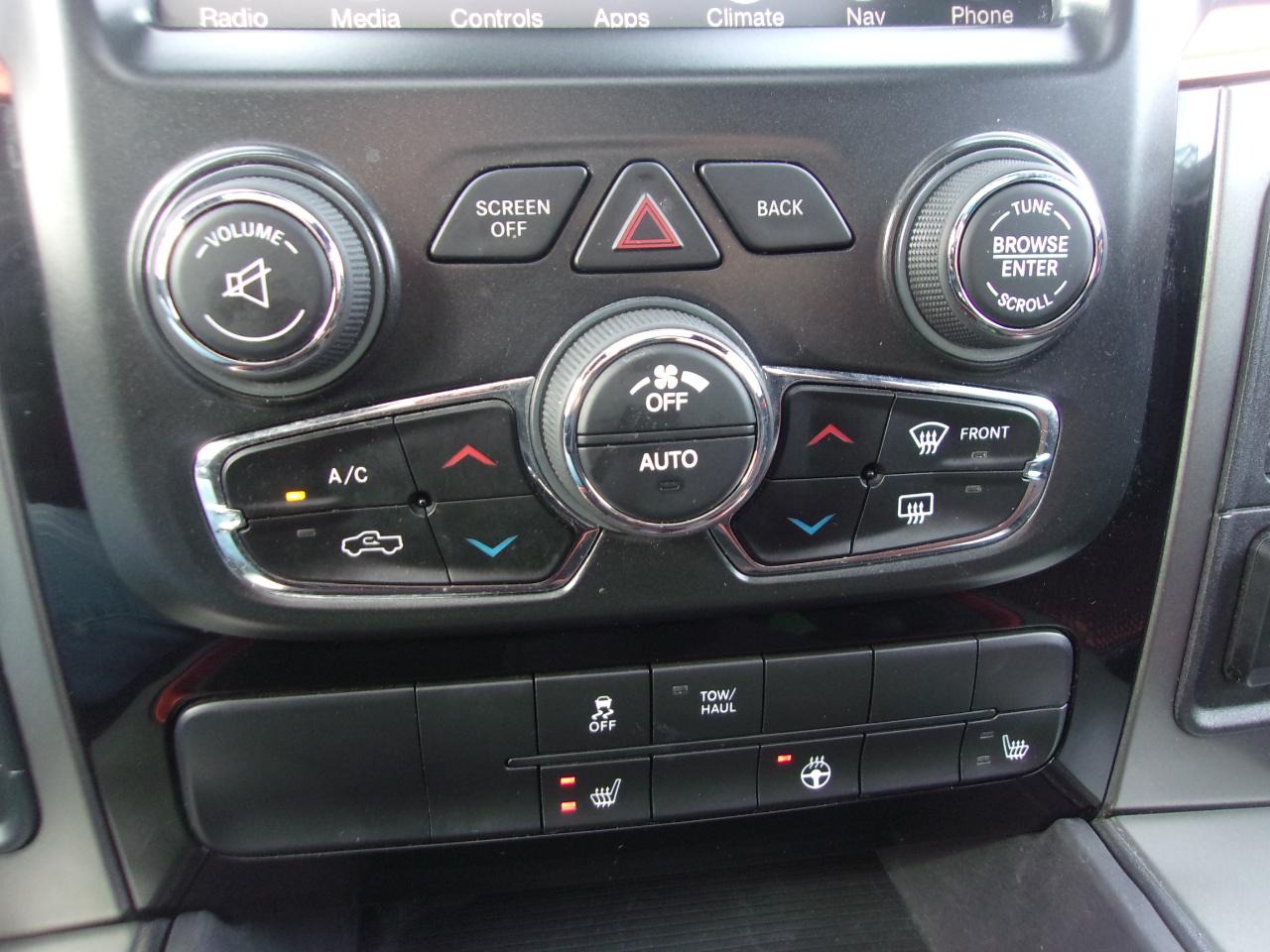 RAM 1500 4WD Crew Cab 140.5" Sport 2017