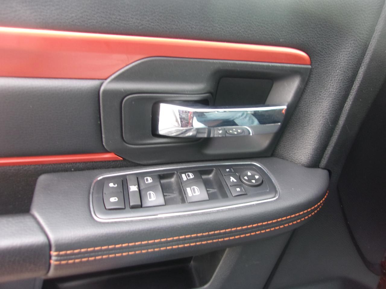 RAM 1500 4WD Crew Cab 140.5" Sport 2017