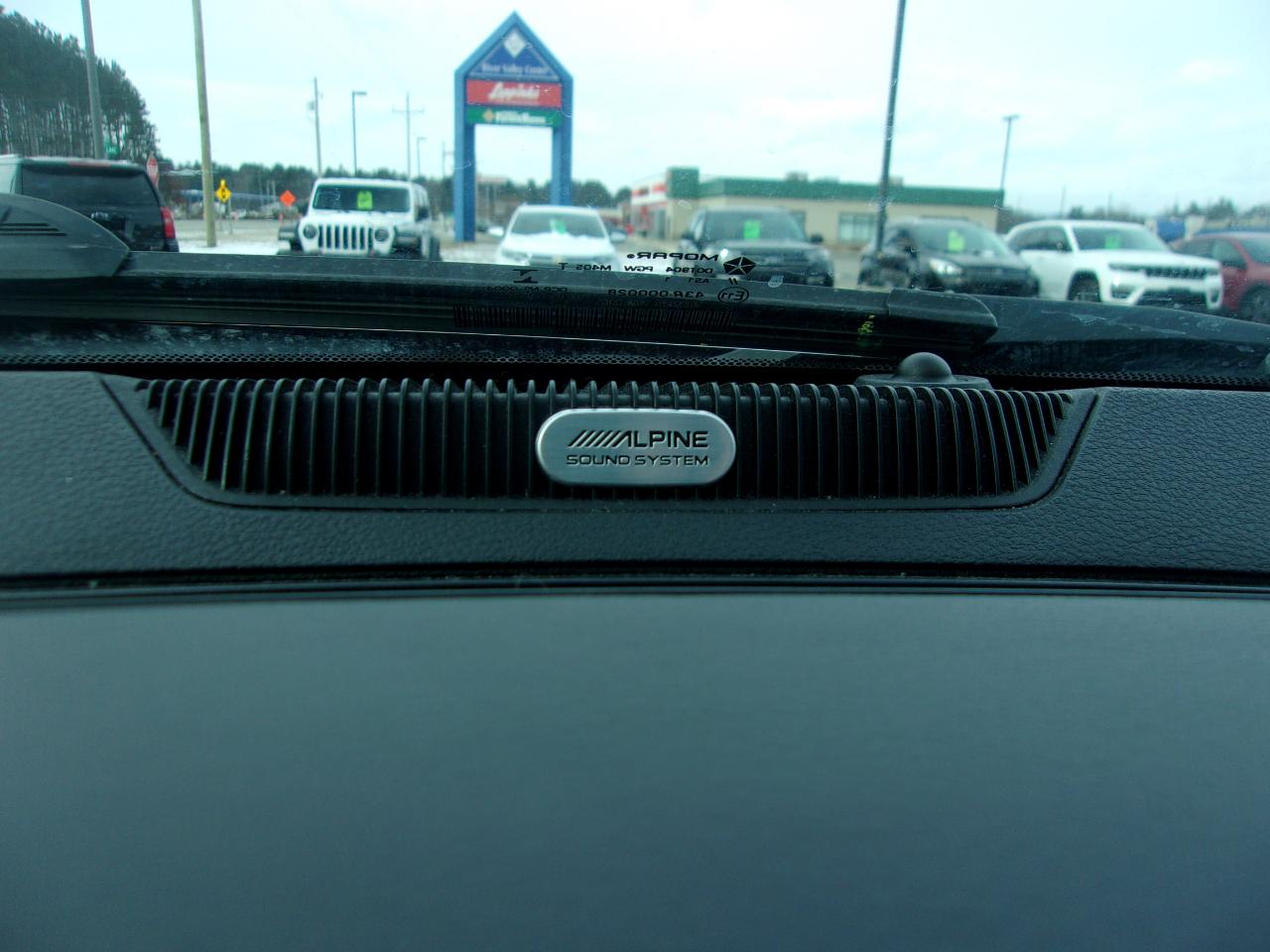 RAM 1500 4WD Crew Cab 140.5" Sport 2017