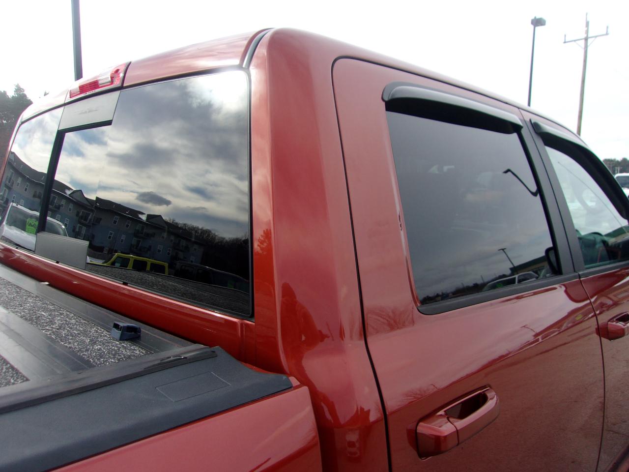 RAM 1500 4WD Crew Cab 140.5" Sport 2017