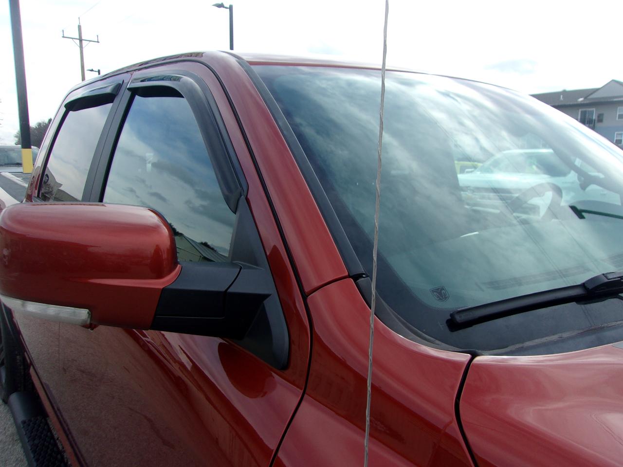 RAM 1500 4WD Crew Cab 140.5" Sport 2017