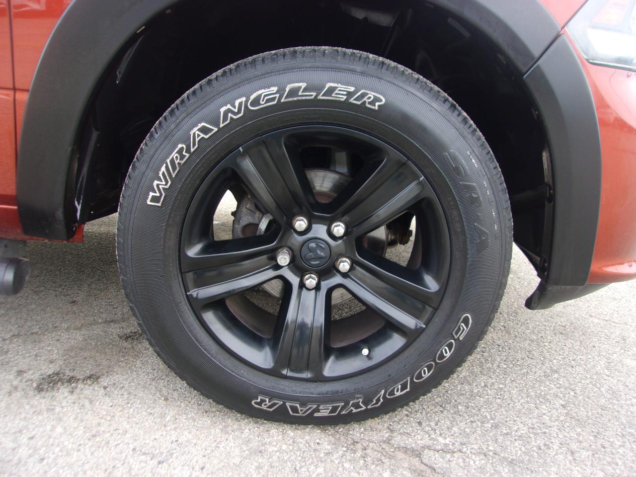 RAM 1500 4WD Crew Cab 140.5" Sport 2017