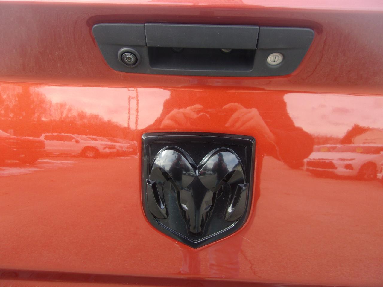 RAM 1500 4WD Crew Cab 140.5" Sport 2017