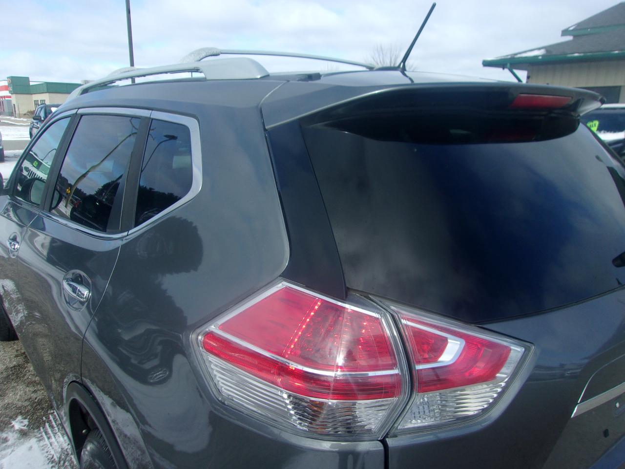 Nissan Rogue AWD 4dr SV 2016