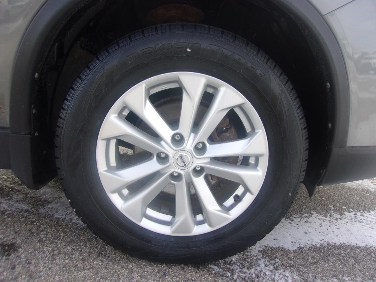 Nissan Rogue AWD 4dr SV 2016