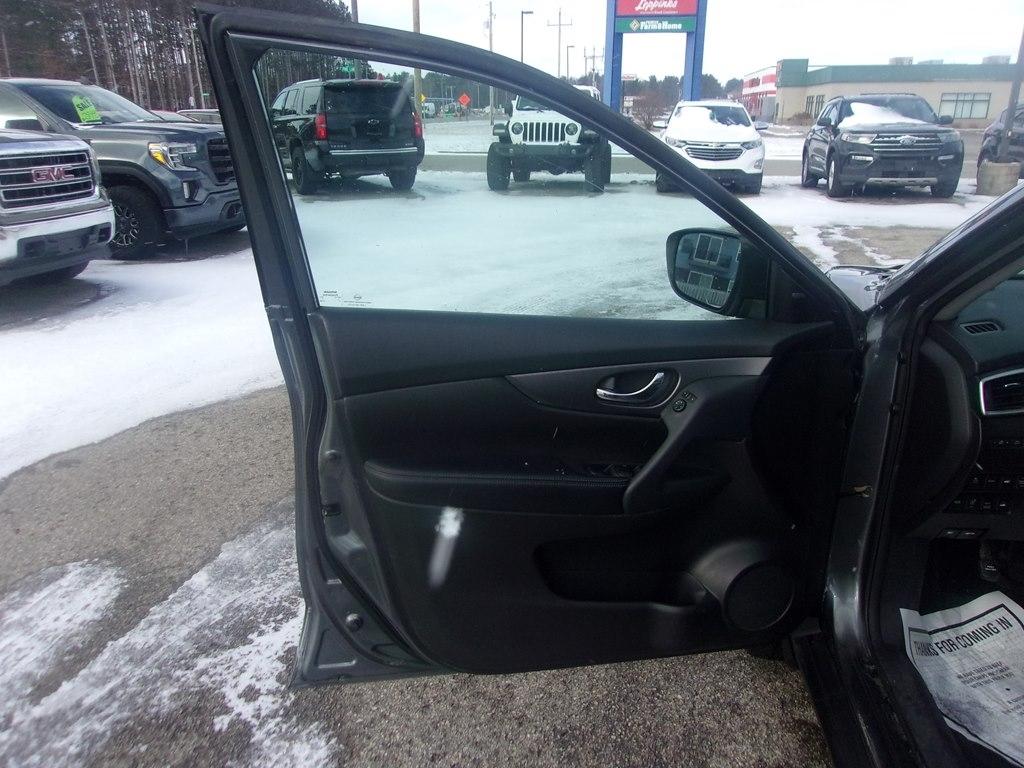 Nissan Rogue AWD 4dr SV 2016