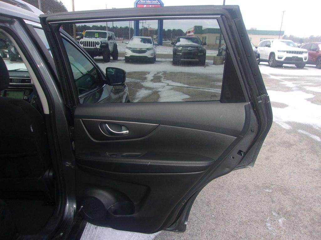 Nissan Rogue AWD 4dr SV 2016