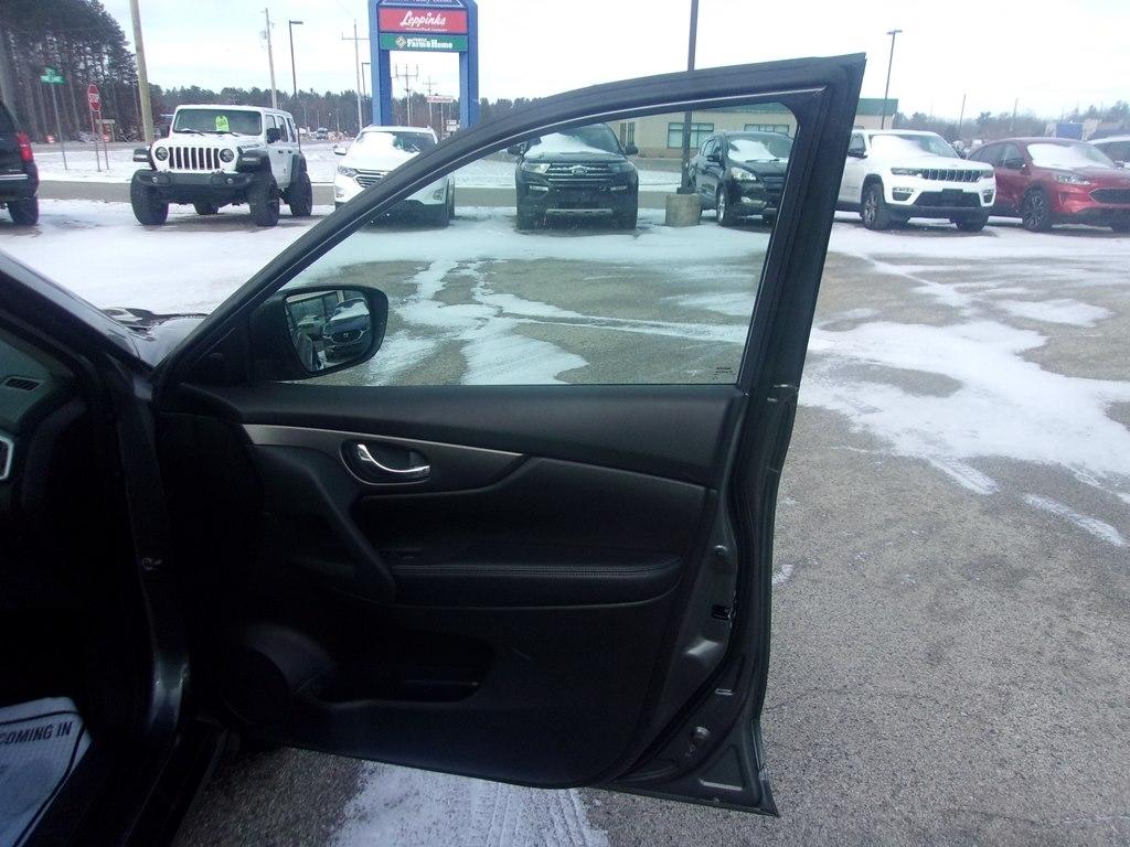 Nissan Rogue AWD 4dr SV 2016