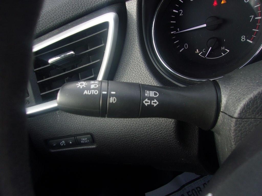 Nissan Rogue AWD 4dr SV 2016