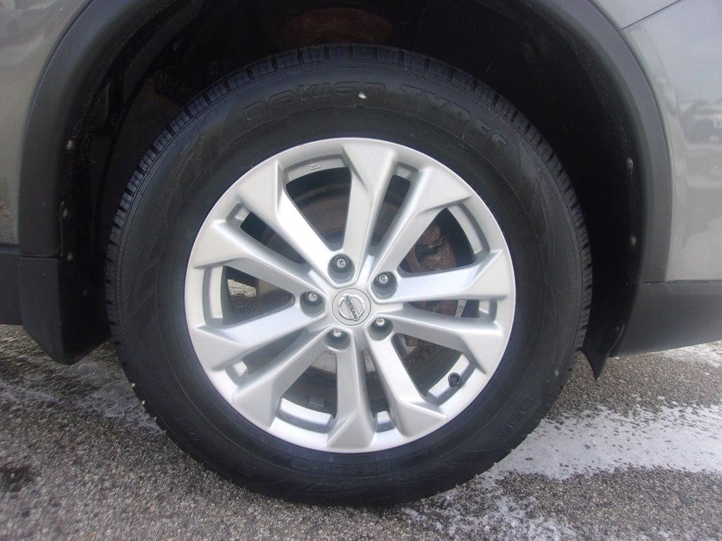 Nissan Rogue AWD 4dr SV 2016