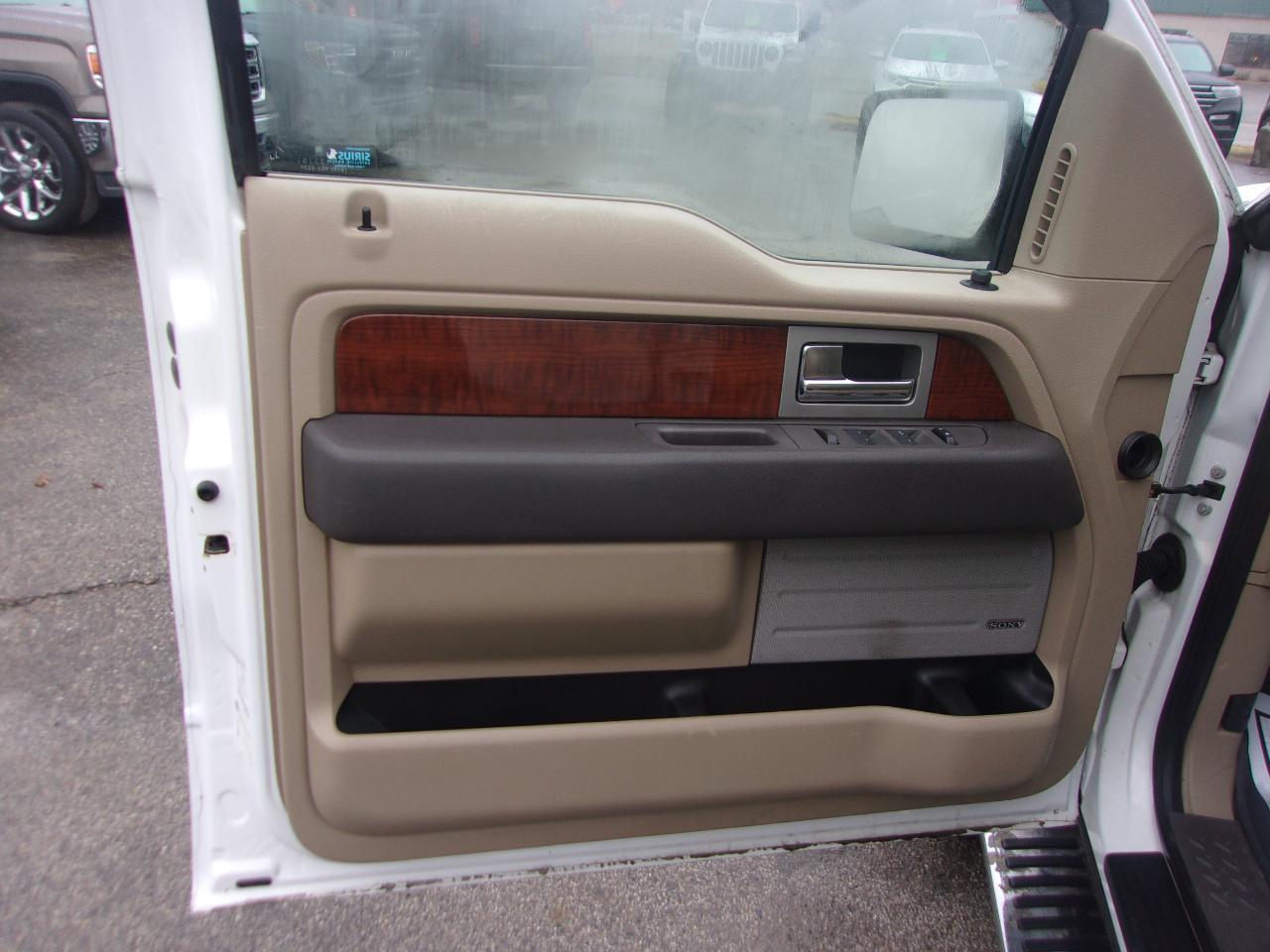 Ford F-150 4WD SuperCrew 145" Lariat 2010