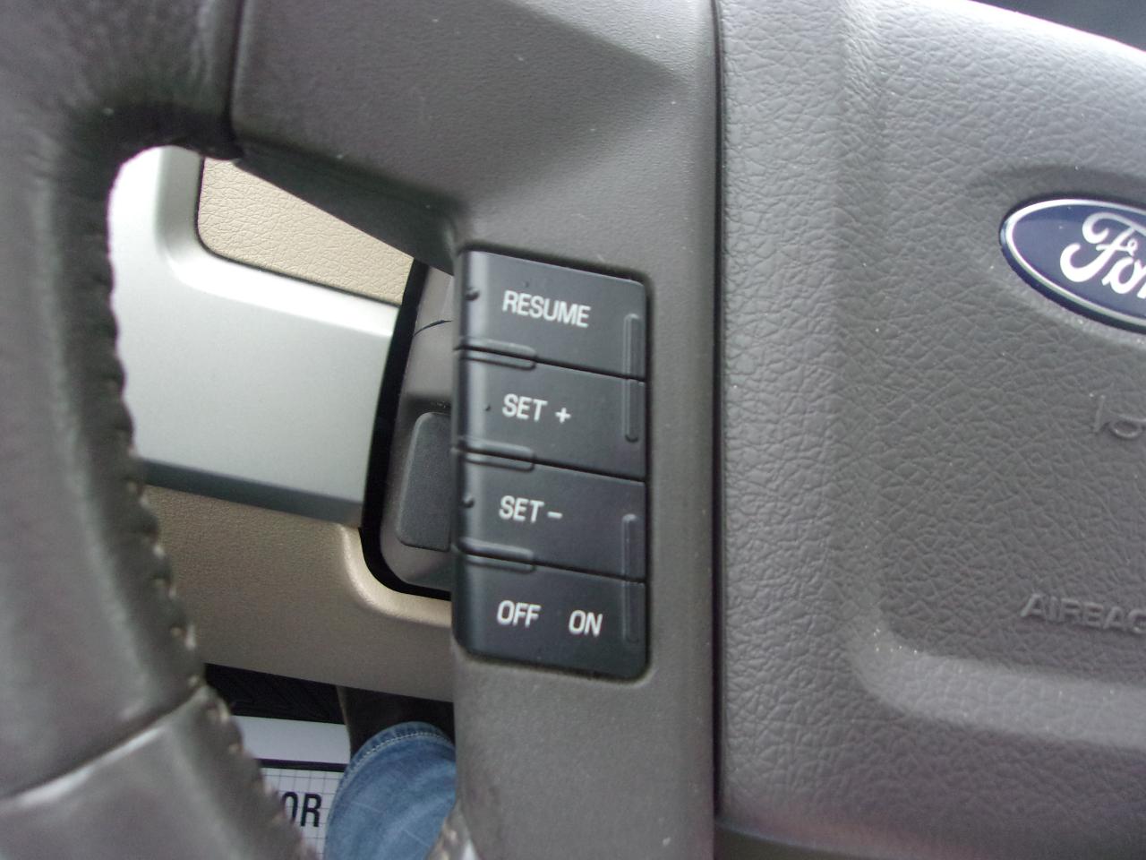 Ford F-150 4WD SuperCrew 145" Lariat 2010