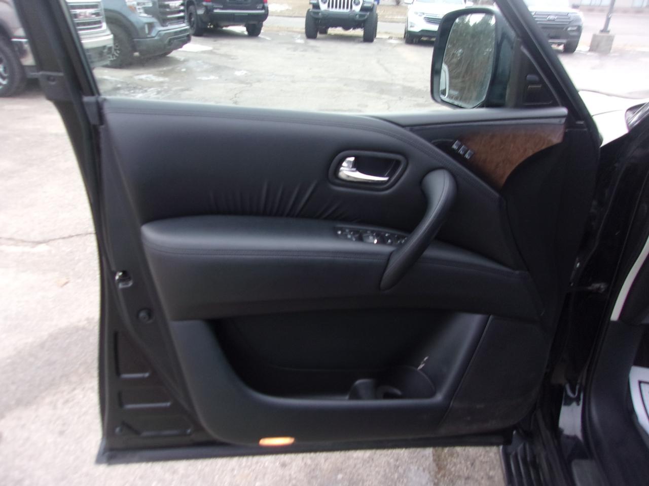 Infiniti QX80 4WD 4dr 2014