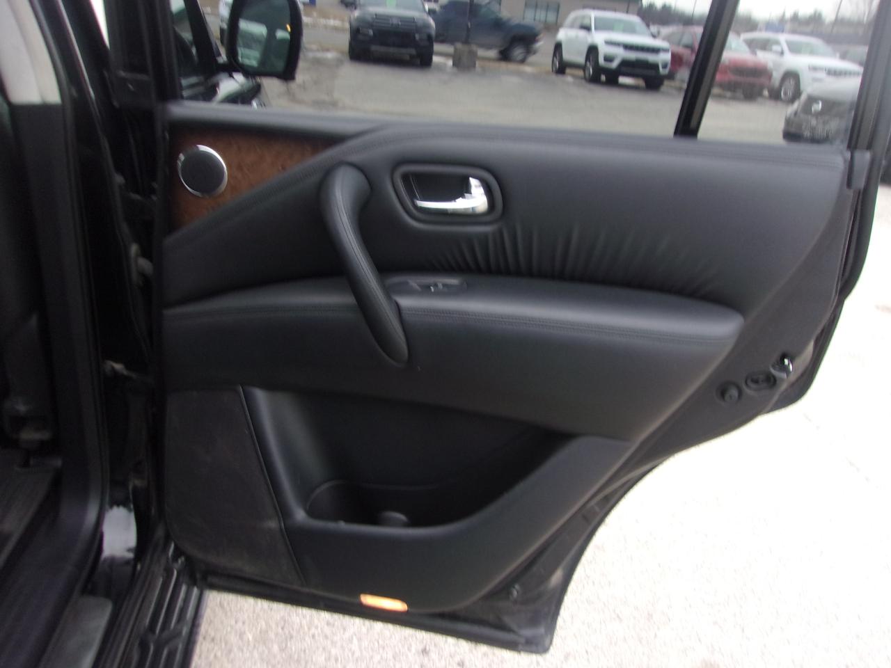 Infiniti QX80 4WD 4dr 2014