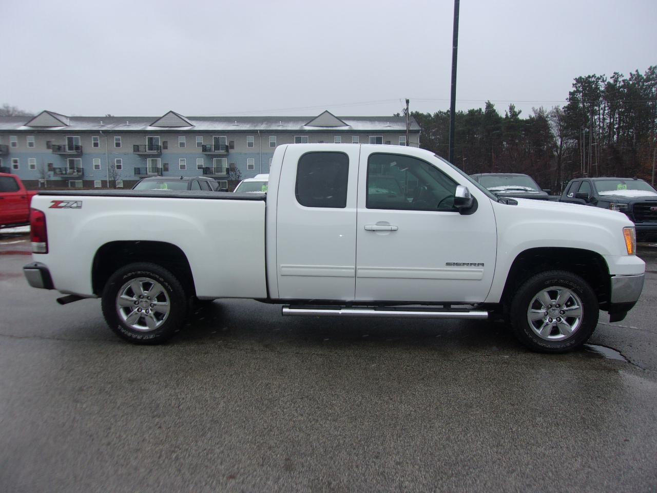 GMC Sierra 1500 4WD Ext Cab 143.5" SLT 2013