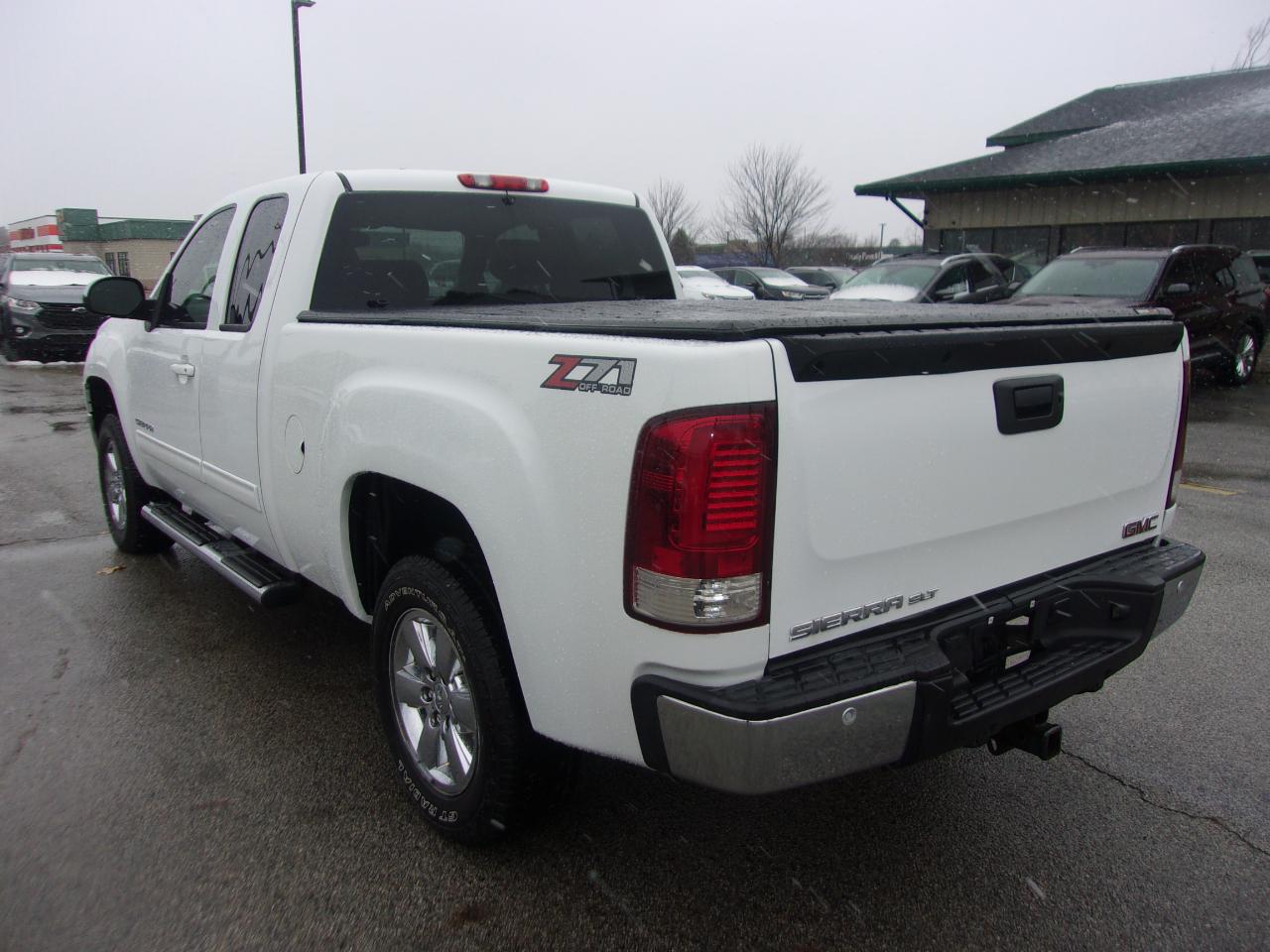 GMC Sierra 1500 4WD Ext Cab 143.5" SLT 2013