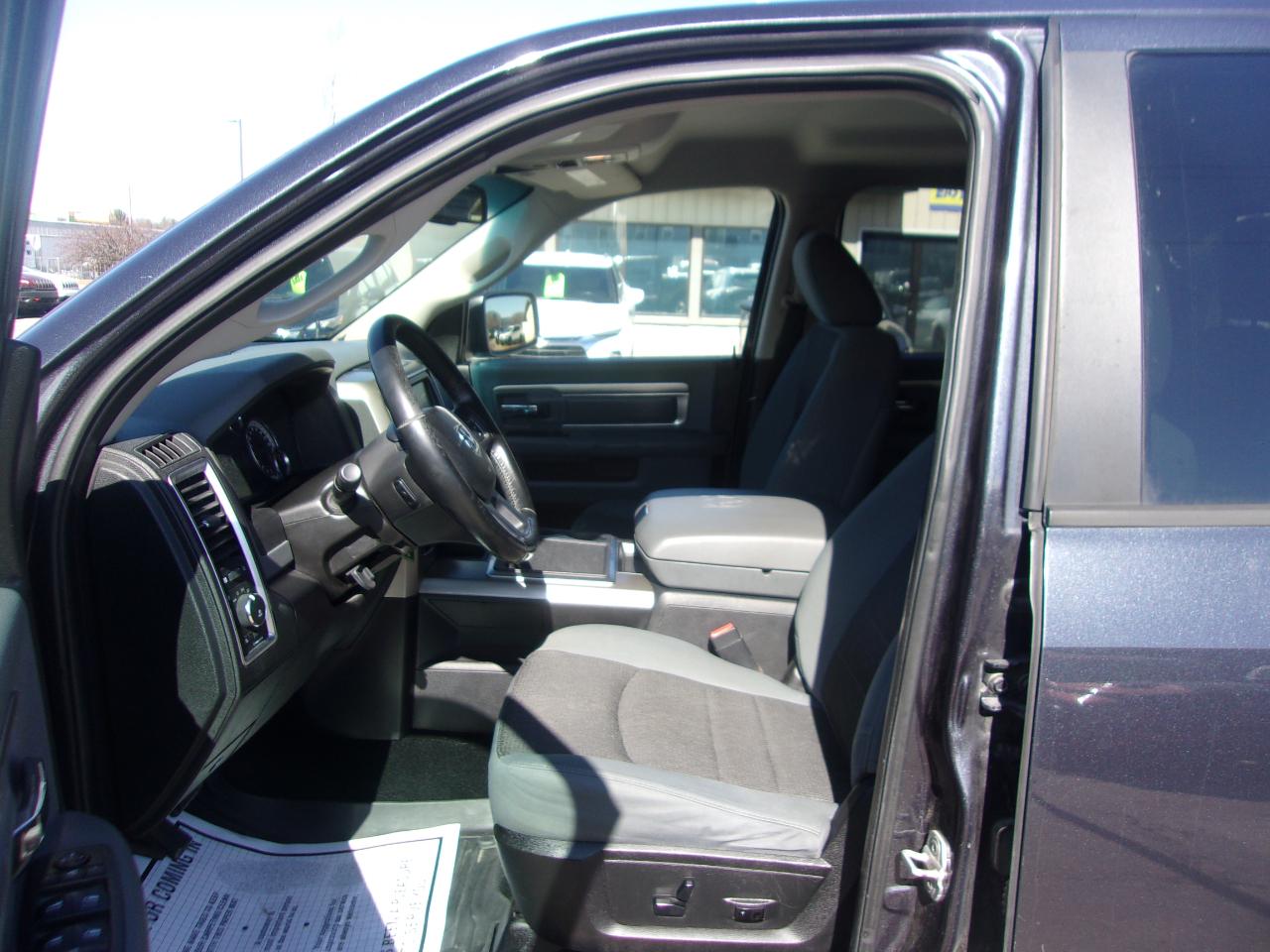 RAM 1500 4WD Crew Cab 140.5" Big Horn 2014