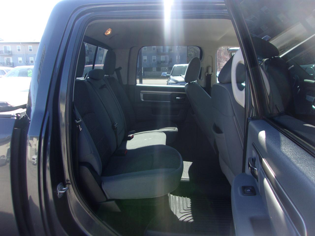 RAM 1500 4WD Crew Cab 140.5" Big Horn 2014