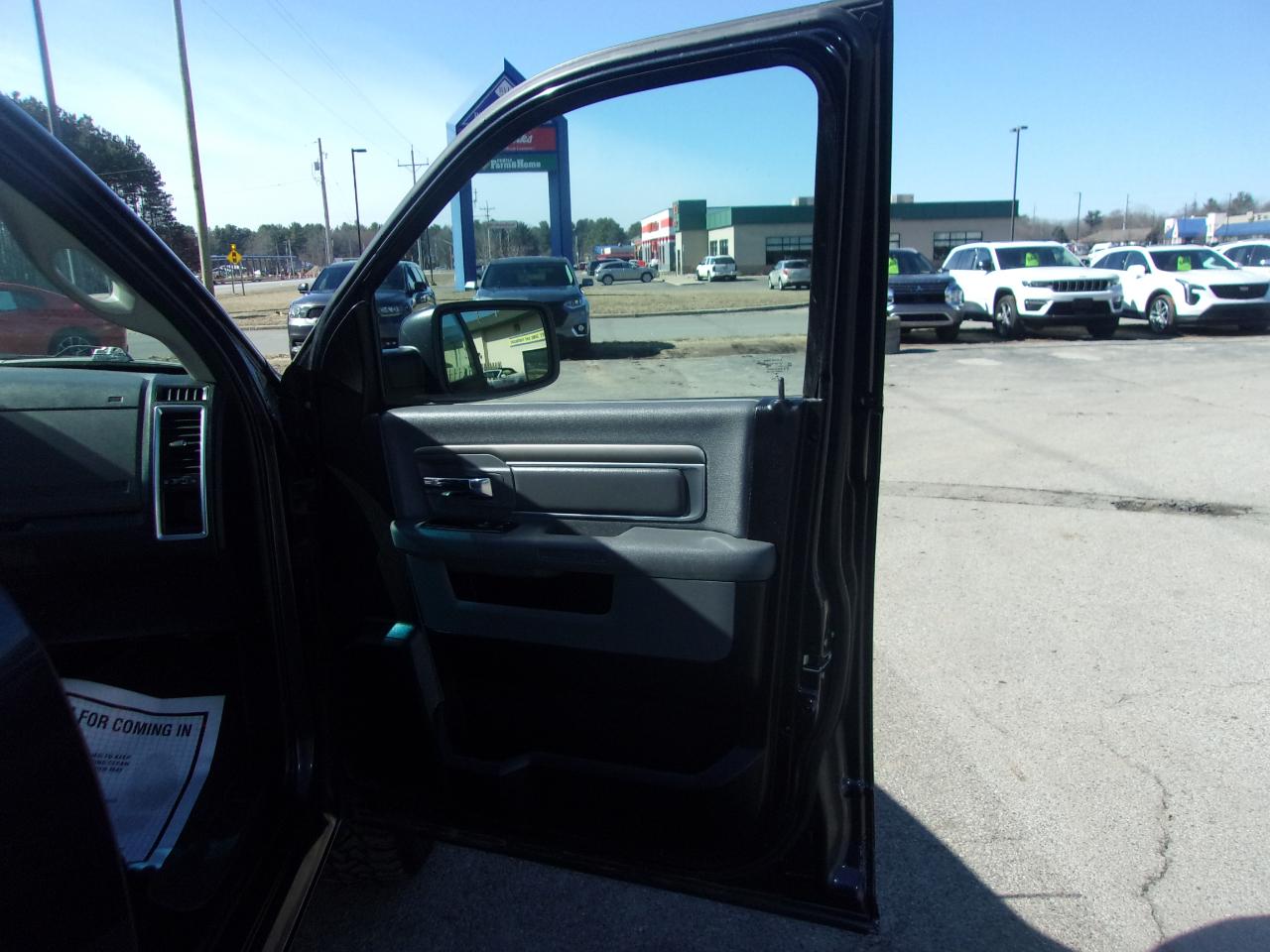 RAM 1500 4WD Crew Cab 140.5" Big Horn 2014